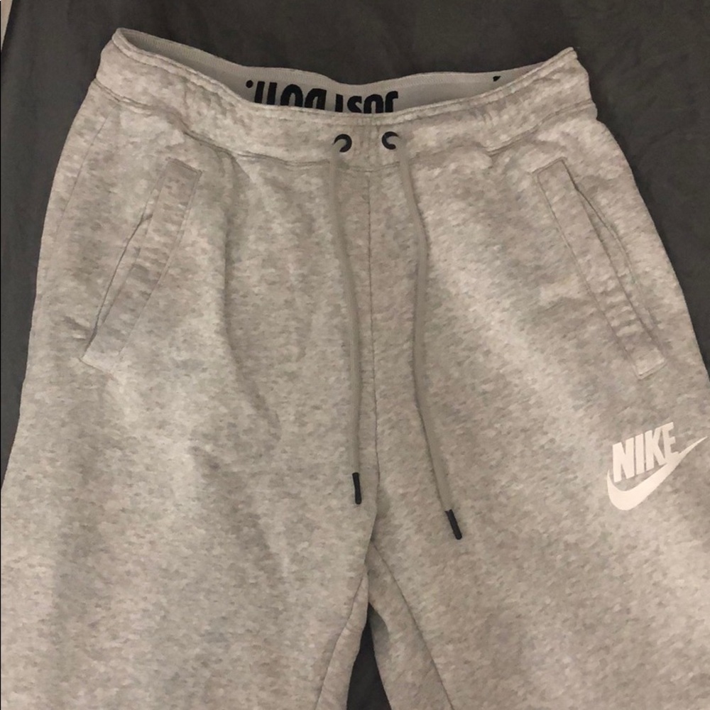NIKE SWEATPANTS